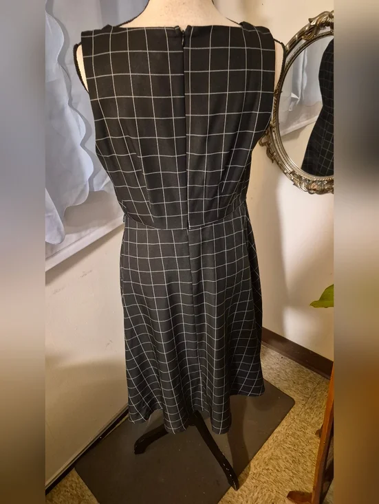 Elle Windowpane Plaid Fit & Flare Sleeveless Dress w/Pleated Neckline NWTS - Picture 2 of 8